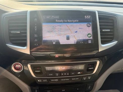 Used 2017 Honda Pilot Touring image 16