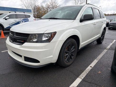 Used 2020 Dodge Journey SE w/ SE Popular Equipment Group image 3