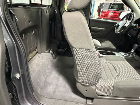 Used 2021 Nissan Frontier SV AWD/4WD image 16