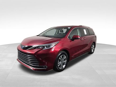 Used 2021 Toyota Sienna Platinum AWD/4WD image 2