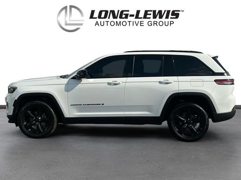 Used 2022 Jeep Grand Cherokee Altitude AWD/4WD image 2