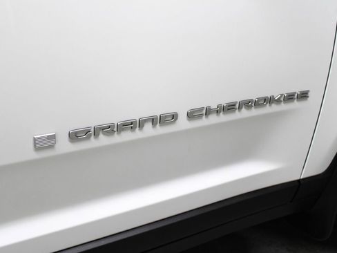 New 2025 Jeep Grand Cherokee Laredo X w/ Luxury Tech Group I image 38