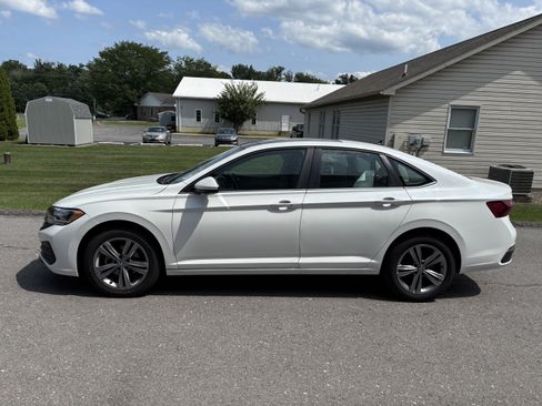 Used 2024 Volkswagen Jetta SE FWD image 7