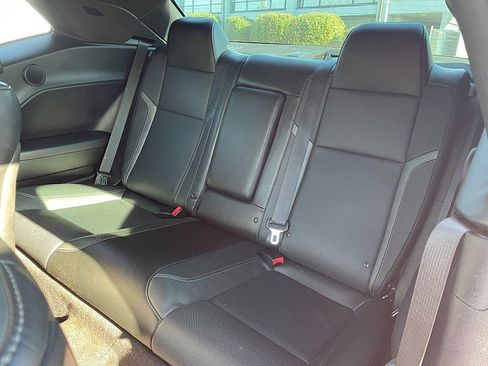 Used 2016 Dodge Challenger SXT Plus image 18