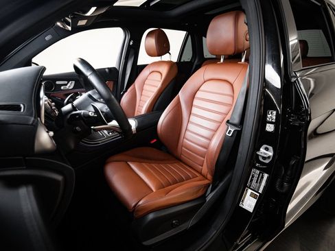 Used 2022 Mercedes-Benz GLC 43 AMG 4MATIC image 5