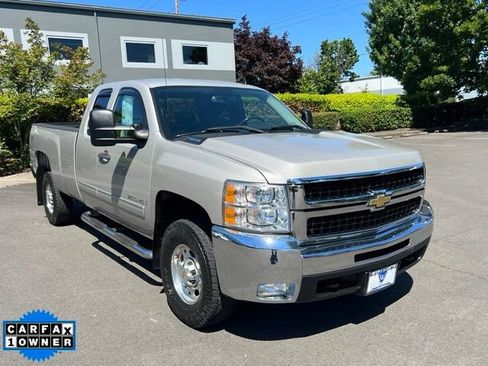 Used 2009 Chevrolet Silverado 2500 LT w/ Exterior Plus Package AWD/4WD image 1