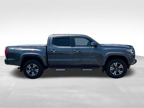 Used 2019 Toyota Tacoma TRD Sport AWD/4WD image 9