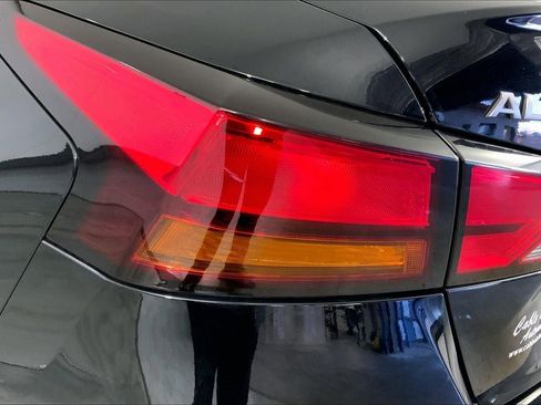 Used 2024 Nissan Altima 2.5 SV image 27