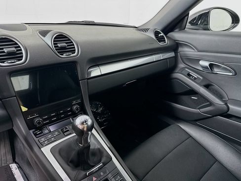 Used 2024 Porsche 718 Boxster RWD image 16