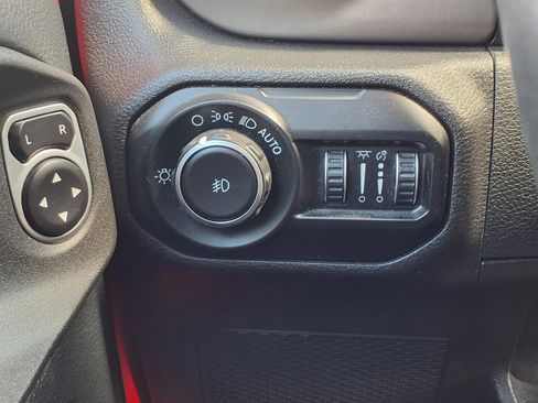 Used 2018 Jeep Wrangler Unlimited Rubicon AWD/4WD image 9
