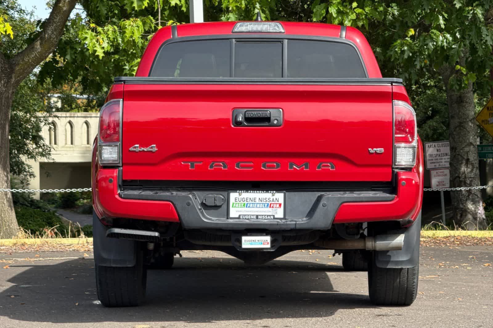 Used 2016 Toyota Tacoma Limited w/ Towing Package AWD/4WD image 7