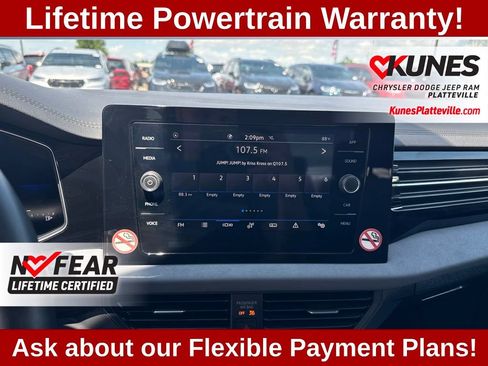 Used 2025 Volkswagen Jetta SE FWD image 22