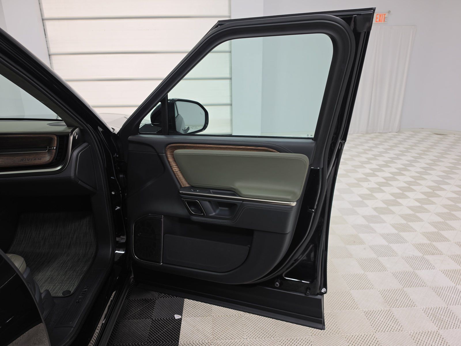 Used 2023 Rivian R1S Adventure Quad AWD/4WD image 18