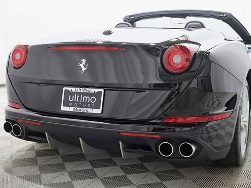 Used 2016 Ferrari California T RWD image 14