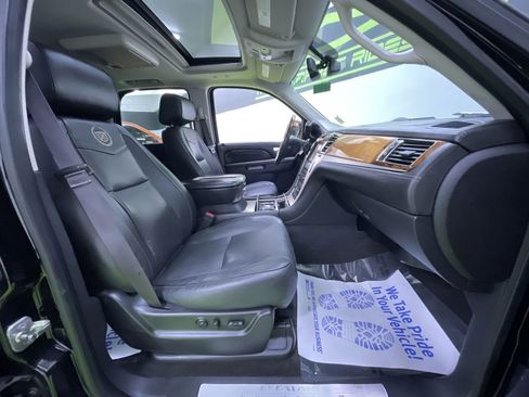 Used 2013 Cadillac Escalade Platinum AWD/4WD image 32
