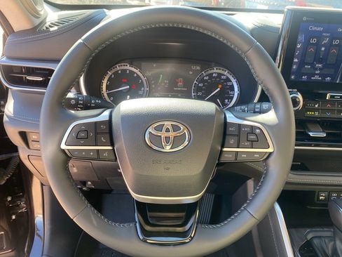 Used 2022 Toyota Highlander Platinum image 27
