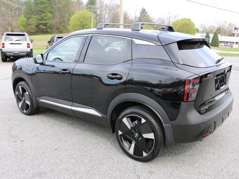 Used 2026 Nissan Kicks SR w/ Cold Weather Package image 3