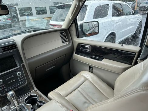 Used 2015 Lincoln Navigator L 4WD image 11