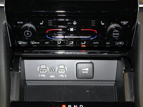 New 2025 Jeep Grand Cherokee Laredo w/ Luxury Tech Group I image 20