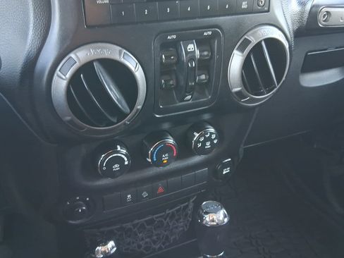 Used 2017 Jeep Wrangler Unlimited Sport w/ Quick Order Package 24S AWD/4WD image 24