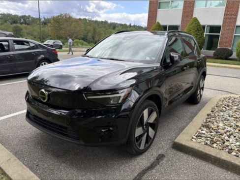 Used 2023 Volvo XC40 Recharge Ultimate w/ Protection Package Premier AWD/4WD image 1