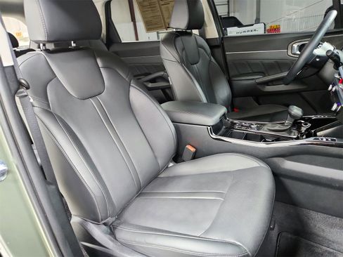 Used 2025 Kia Sorento SX image 44