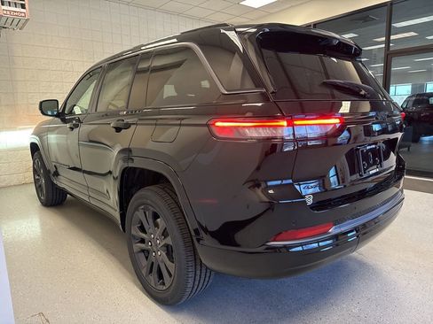 New 2026 Jeep Grand Cherokee Limited AWD/4WD image 15