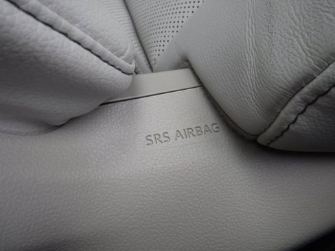 Used 2022 Toyota Camry XLE w/ Navigation Upgrade Package image 23