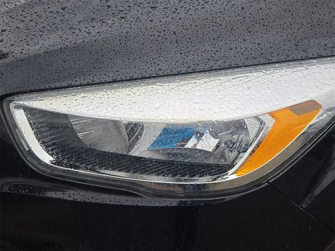 Used 2018 Ford Escape SE image 14