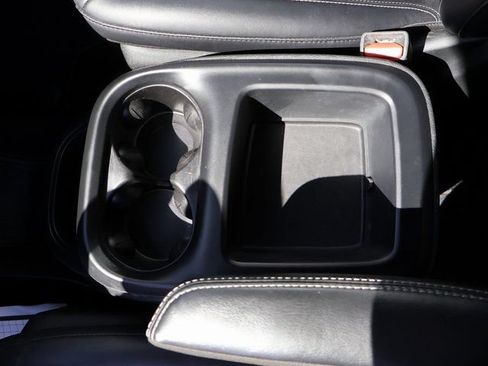 Used 2025 Chrysler Pacifica Select FWD image 27