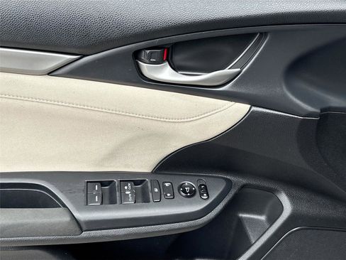 Used 2018 Honda Civic EX image 17