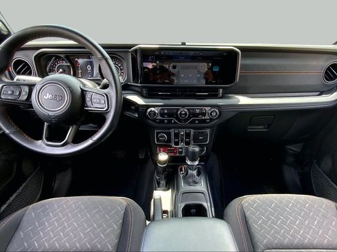 Used 2025 Jeep Gladiator Mojave AWD/4WD image 16