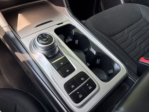 Used 2021 Ford Explorer XLT image 30