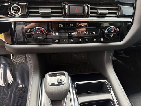 Used 2023 Nissan Pathfinder SV FWD image 28