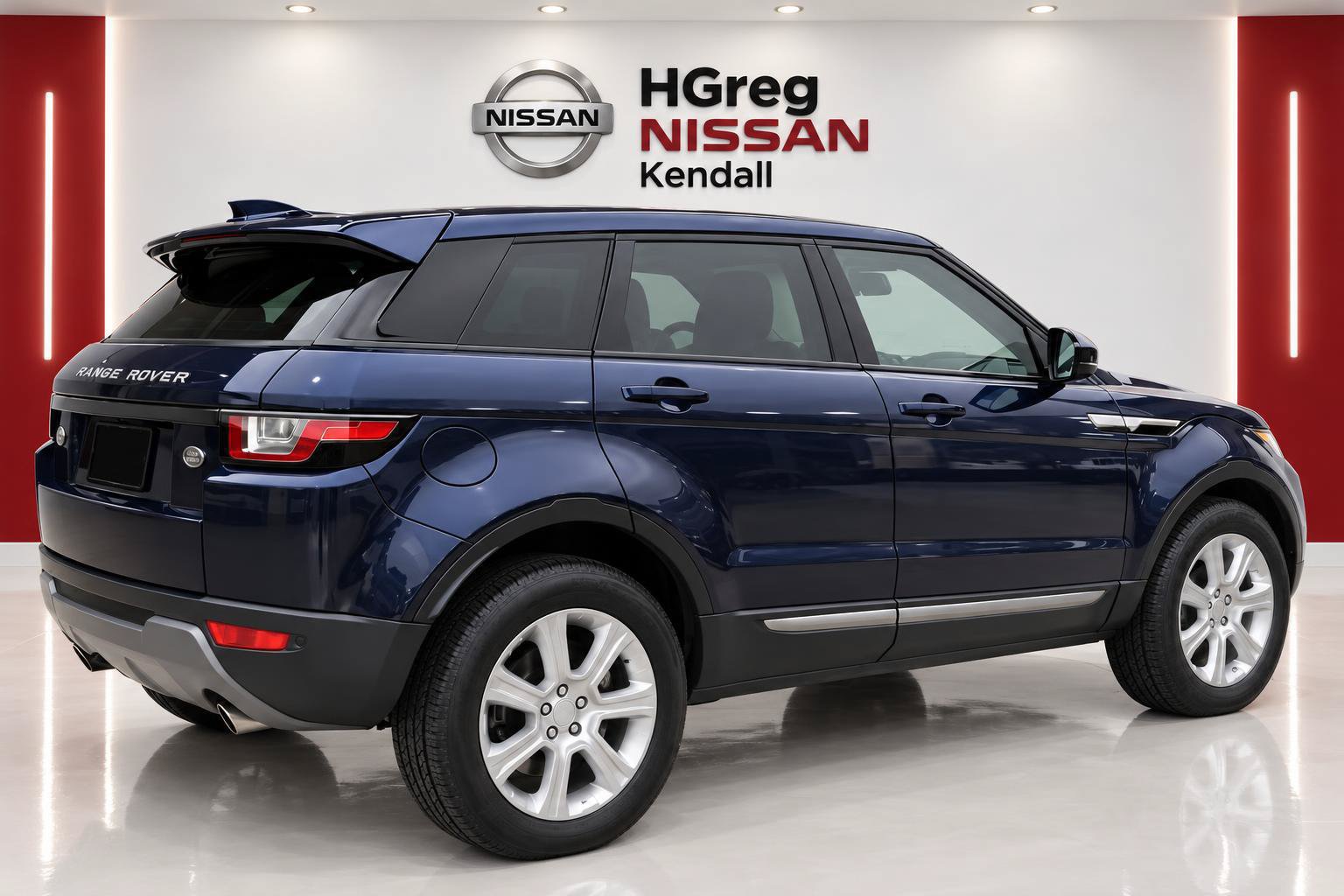 Used 2017 Land Rover Range Rover Evoque SE AWD/4WD image 4