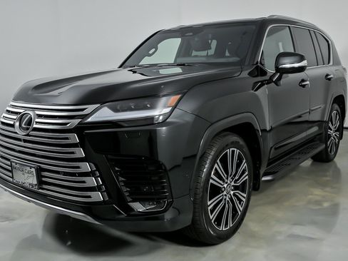 Used 2025 Lexus LX 700h Luxury AWD/4WD image 6