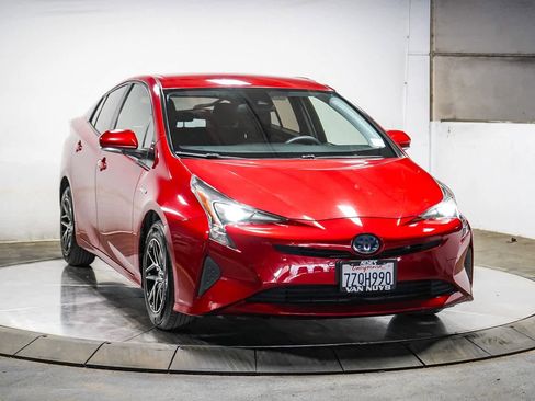 Certified 2017 Toyota Prius Two w/ Carpet Mat Package image 3