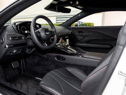 Used 2025 Aston Martin V8 Vantage Coupe image 44