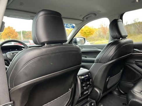 Used 2023 Jeep Grand Cherokee L Limited w/ Trailer Tow Group (B) image 32