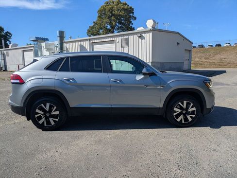 Certified 2023 Volkswagen Atlas Cross Sport SE AWD/4WD image 3