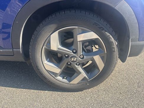 Used 2022 Hyundai Venue Limited w/ Cargo Package FWD image 11