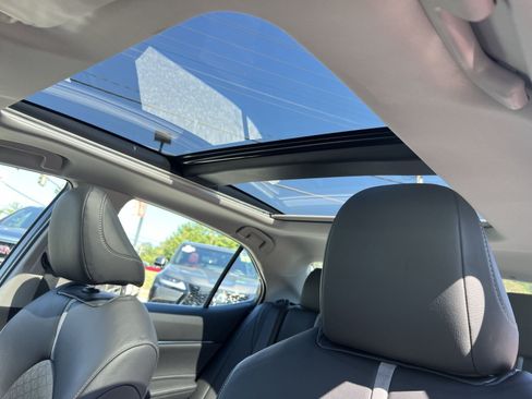 Used 2018 Toyota Camry XSE w/ Four Season Floor Mat Package FWD image 23