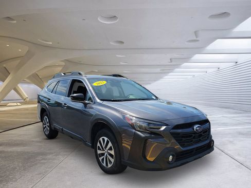 Used 2025 Subaru Outback Premium AWD/4WD image 1