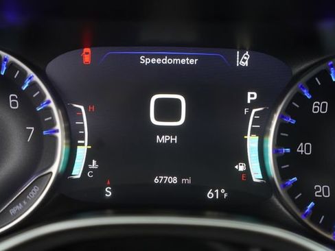 Used 2023 Chrysler Pacifica Touring-L FWD image 27