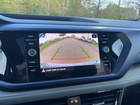 Certified 2024 Volkswagen Taos SE w/ Panoramic Sunroof Package image 22