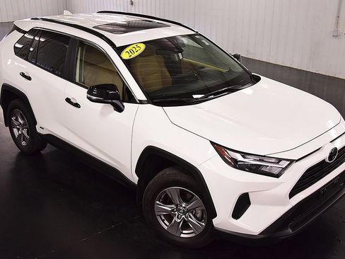 Used 2025 Toyota RAV4 XLE w/ Convenience Package AWD/4WD image 9