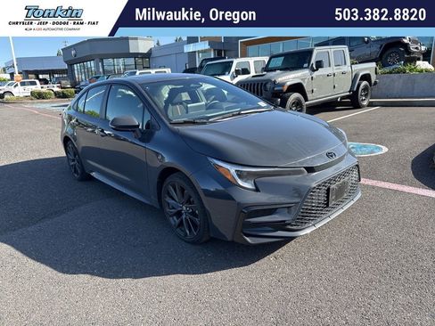 Used 2025 Toyota Corolla SE w/ SE Premium Package FWD image 1