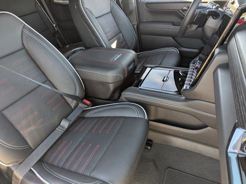 Used 2025 GMC Yukon AT4 Ultimate image 11