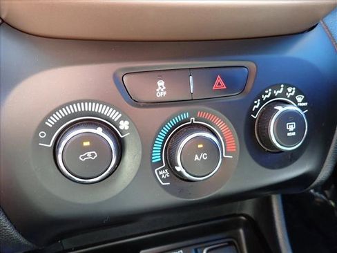Used 2015 Jeep Cherokee Sport AWD/4WD image 17