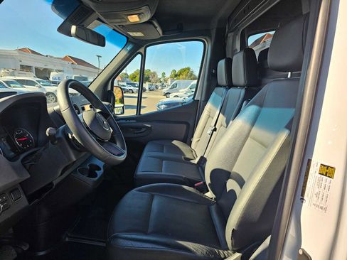 Used 2025 Mercedes-Benz Sprinter 2500 image 19